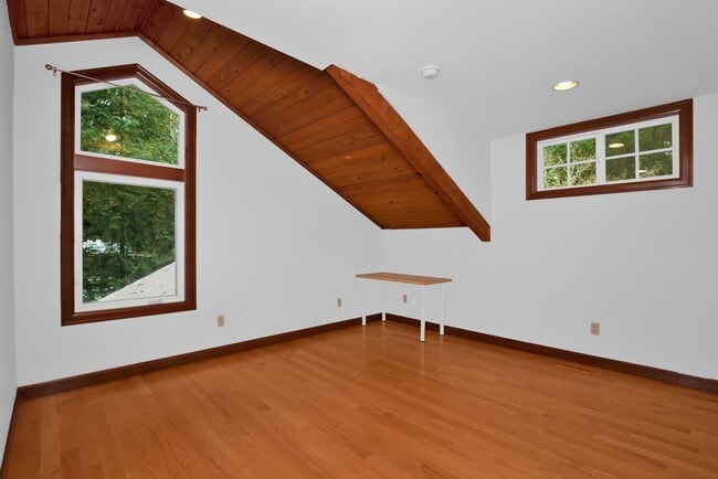 Building Photo - Private 4 Bedroom Retreat on 5-Acres Cottage Lake