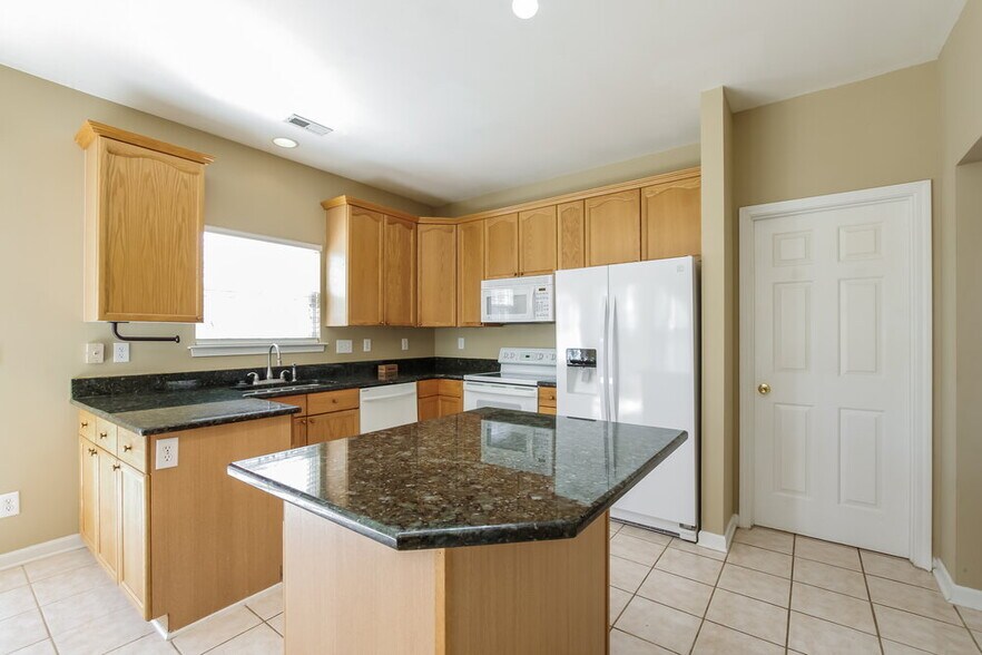 Building Photo - 3000 Linstead Dr