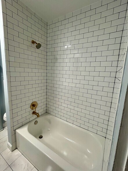 Bathroom - 4146 Eierman Ave