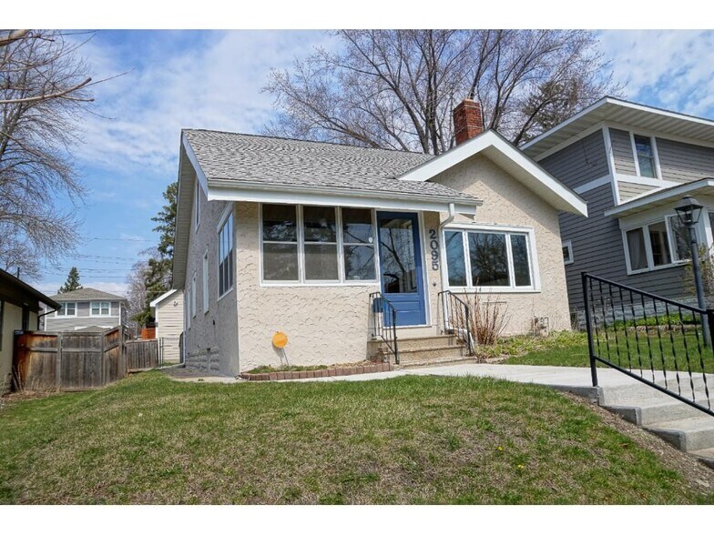 Building Photo - 2095 Wellesley Ave