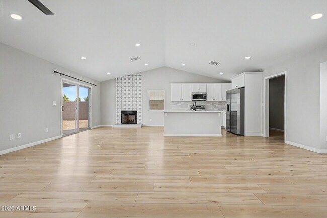 Building Photo - 908 W Ross Ave