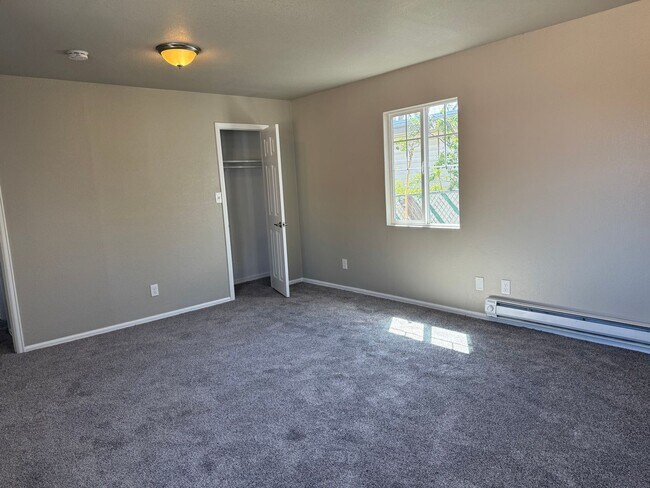 Building Photo - Near the heart of downtown 3 bedroom, 2 ba...