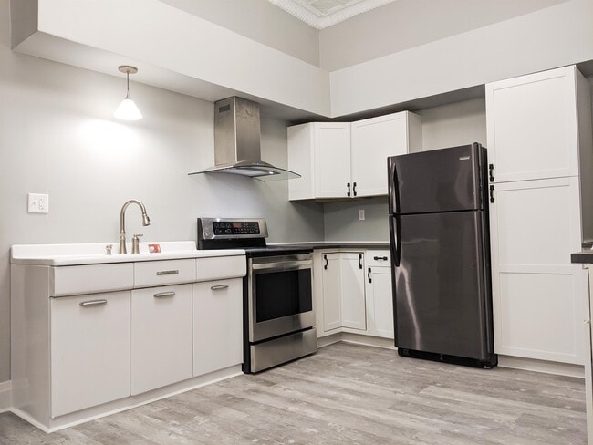 Building Photo - 7 N Front St