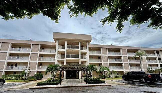 Building Photo - 2601 S Course Dr