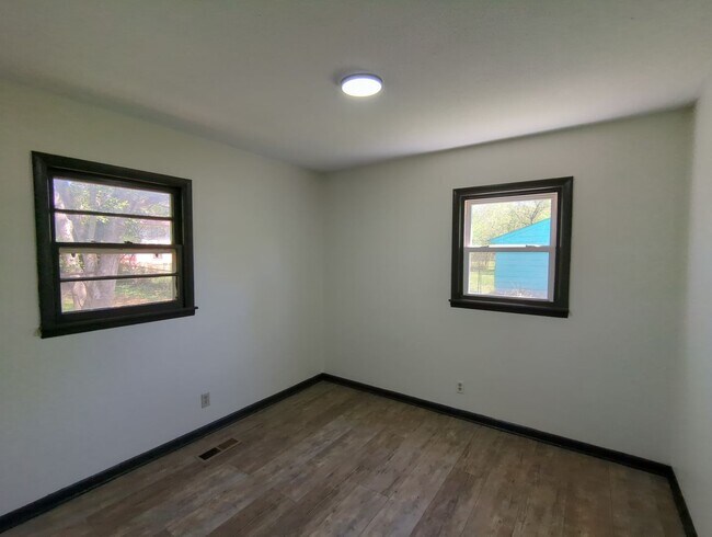Building Photo - 6335 Hansley Dr