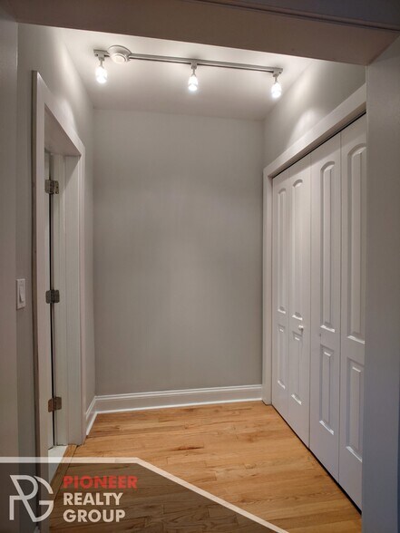 Building Photo - 618 W Patterson Ave