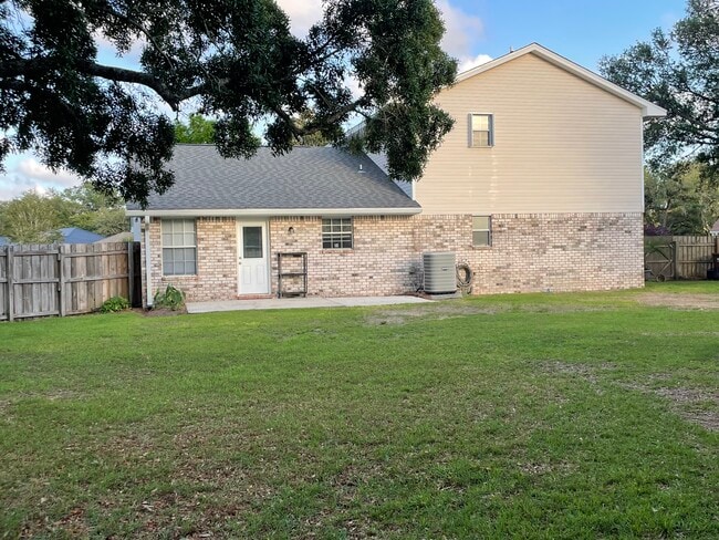 Building Photo - 2951 Via Conquistadores