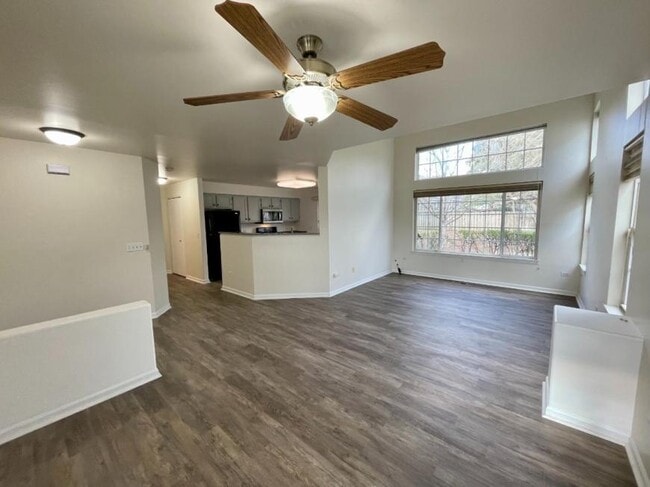 Building Photo - 2 bedroom in CAROL STREAM IL 60188