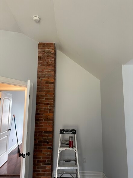 Building Photo - 125 Division St