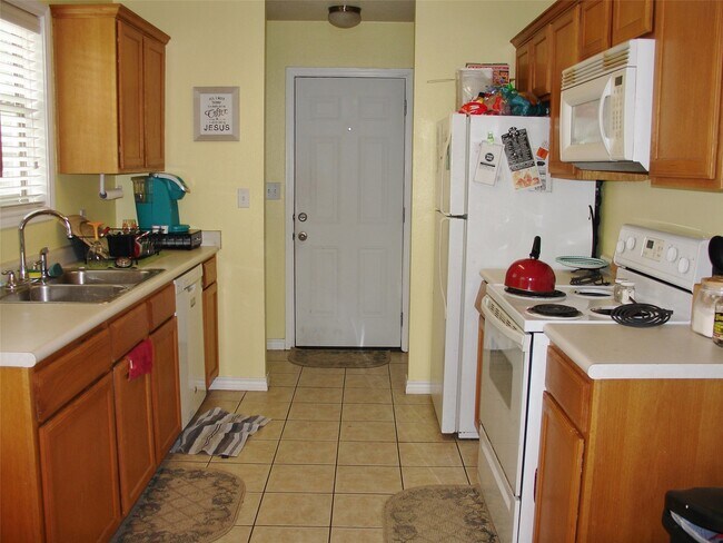 Building Photo - 106 Vista Way