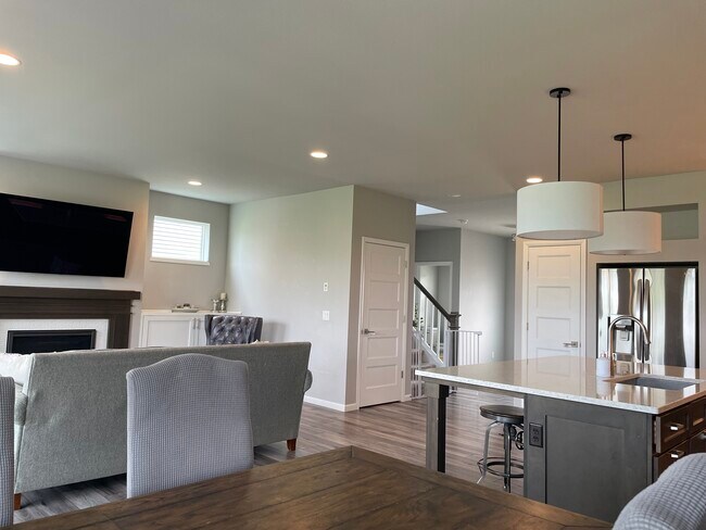 Building Photo - 708 Gingergrass Way