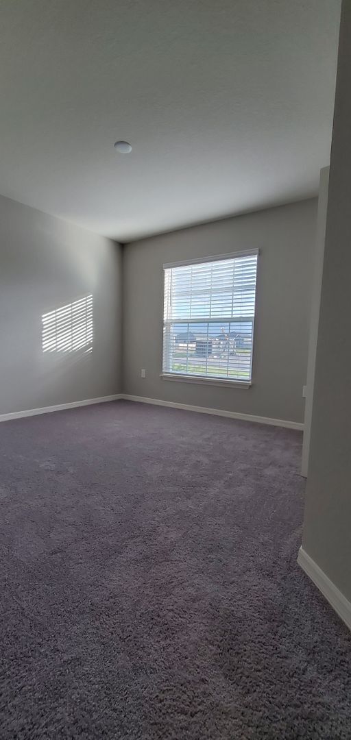 Building Photo - Like NEW!!! 4-Bedroom, 2-Bathroom in Villa...