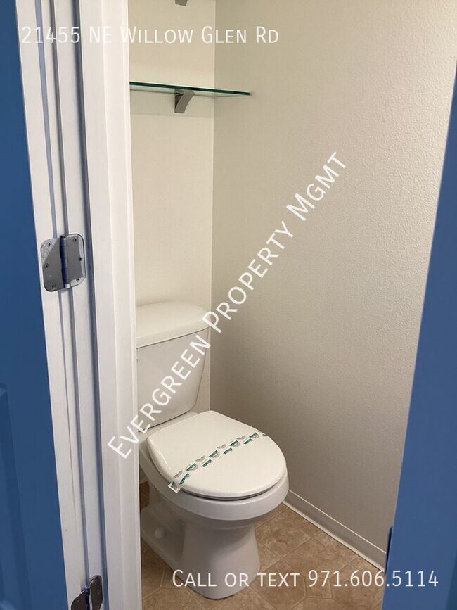 Building Photo - Beautifully remodeled 3-bedroom, 2.5-bathr...