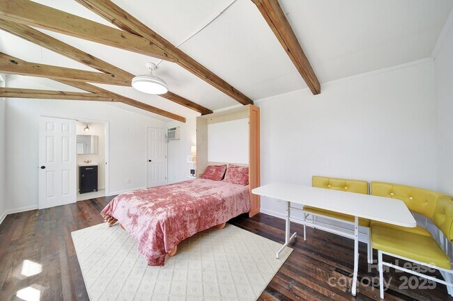 Building Photo - 3222 Clark St