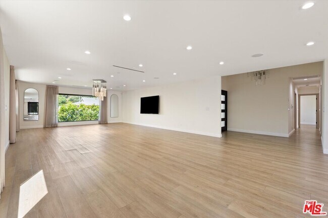 Building Photo - 11700 Woodley Ave