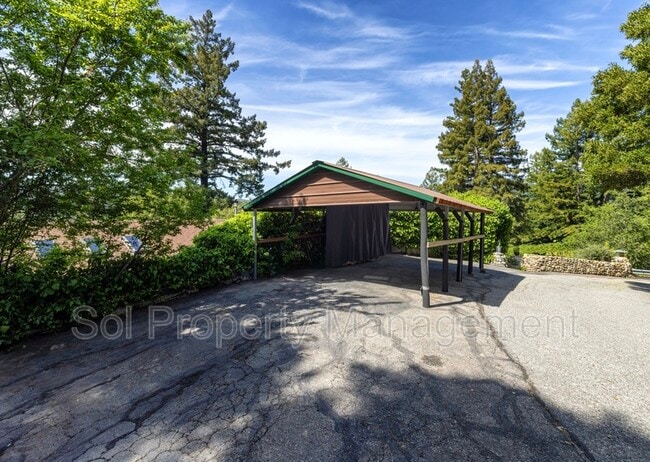 Building Photo - 646 Blue Ridge Dr