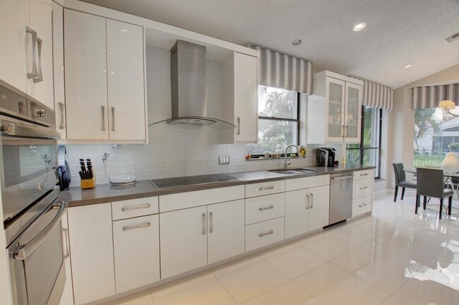 Building Photo - 2106 NW 60th Cir