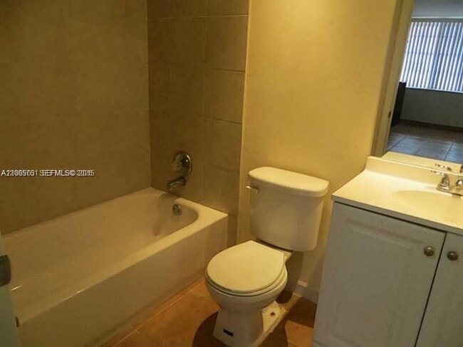 Building Photo - 2025 NE 164th St