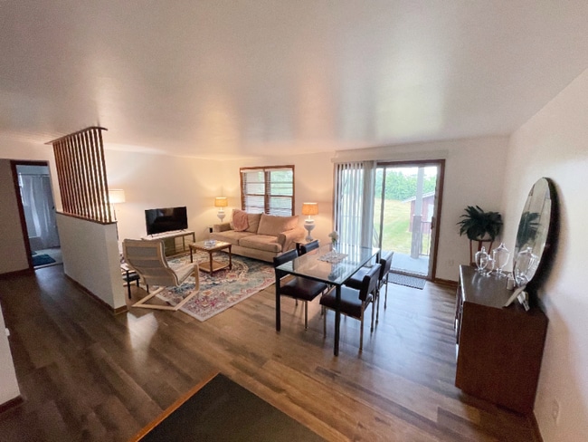 Building Photo - 2417 Quail Dr