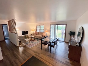 Building Photo - 2417 Quail Dr