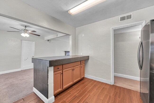 Building Photo - $2,295.00 - 3 Bedrooms, 2 Bathrooms, Singl...
