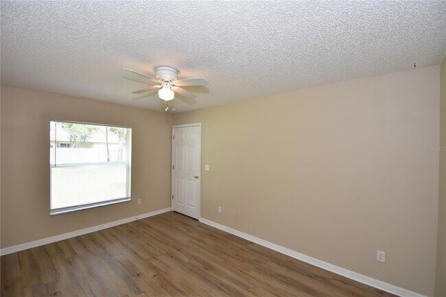 Building Photo - 13 Pinetree Drive
