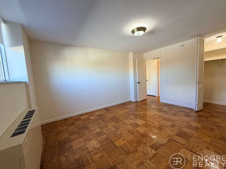 Building Photo - 16 Monmouth Ct