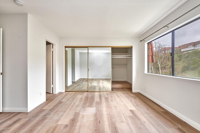 Building Photo - 28026 Ridgecove Ct N