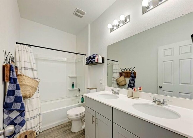 Building Photo - 112 Bennington Dr