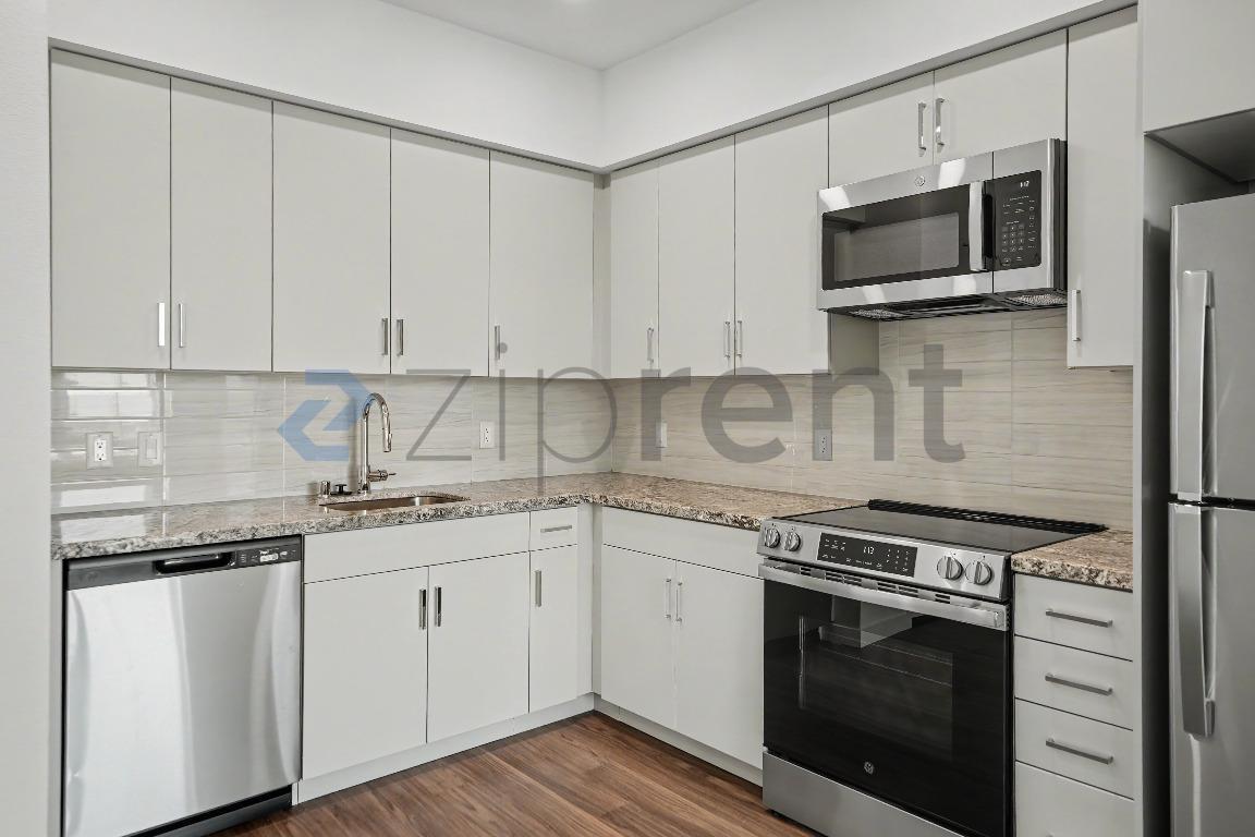 Building Photo - Unit 313