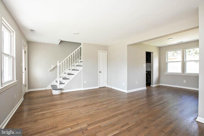 Building Photo - 212 E Cuthbert Blvd