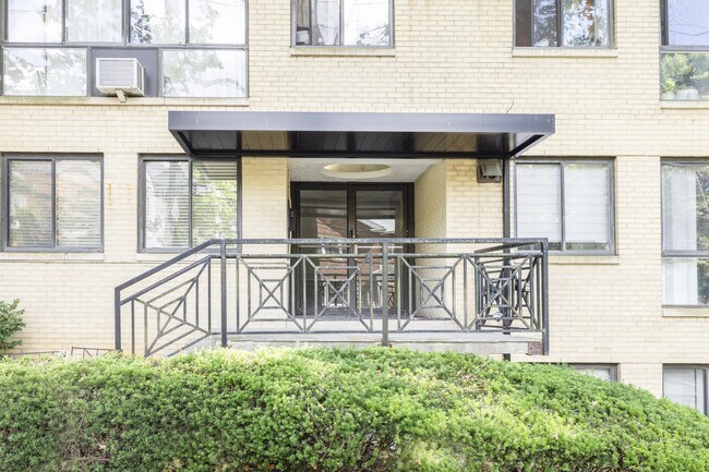 Building Photo - 3901 Tunlaw Rd NW