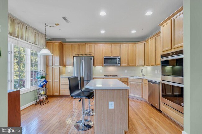 Building Photo - 12410 Meadow Field Dr