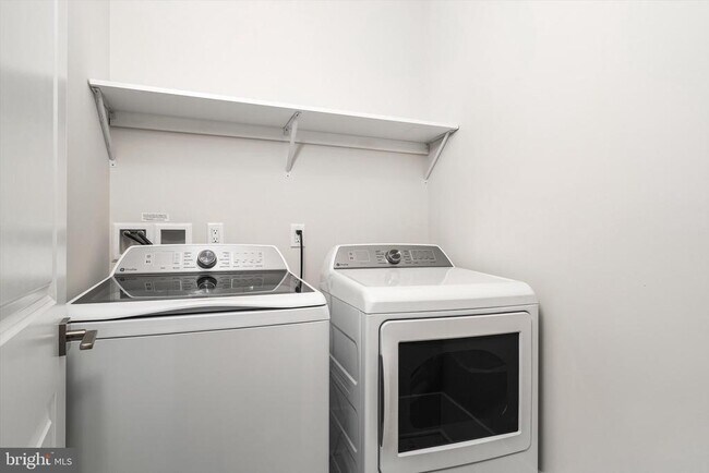 Building Photo - 4403 Thompson Dr