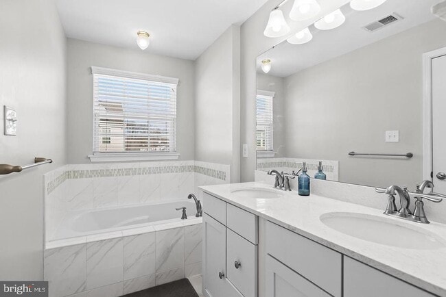 Building Photo - 1067 Prime Pl