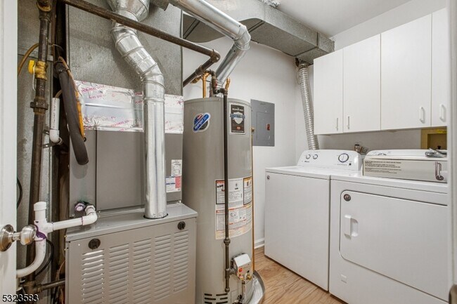 Building Photo - 6-06 Cross Meadows