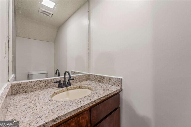 Building Photo - 210 Appleby Dr