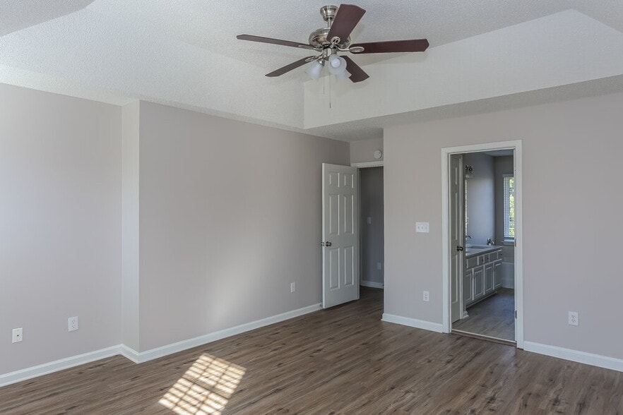 Building Photo - 12411 Cumberland Crest Dr