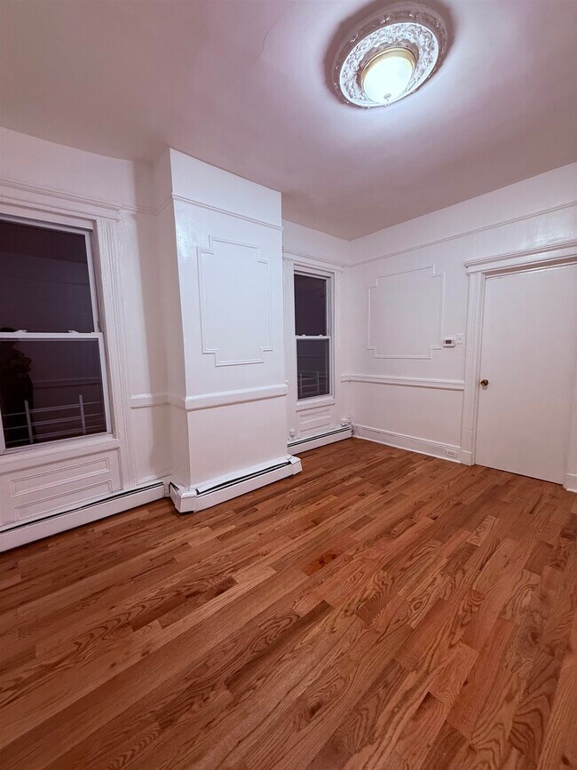 Building Photo - 110 Duncan Ave