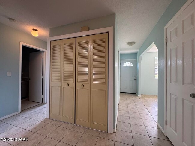 Building Photo - 1561 Sunset Ln