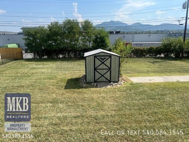 Building Photo - 1520 Longview Ave