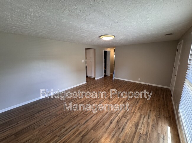 Building Photo - 655 Eavey St