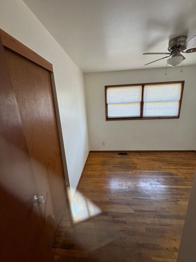 Building Photo - Freshly Updated 3 Bedroom 1 bath Home with Garage, Fenced Yard & Pet Friendly!