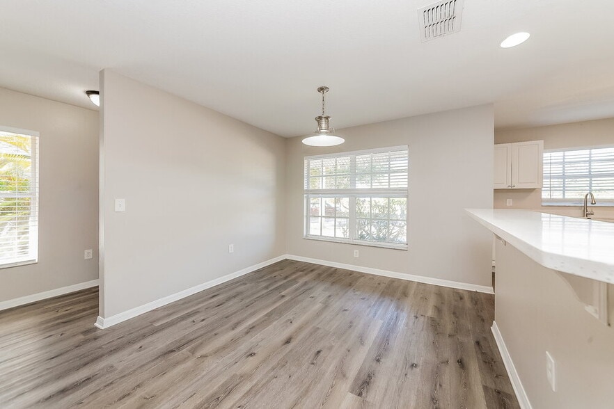 Building Photo - 1316 Bayou Pass Dr