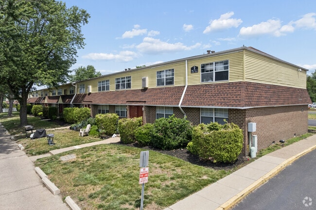 Building Photo - Kingsrow Apartment Homes