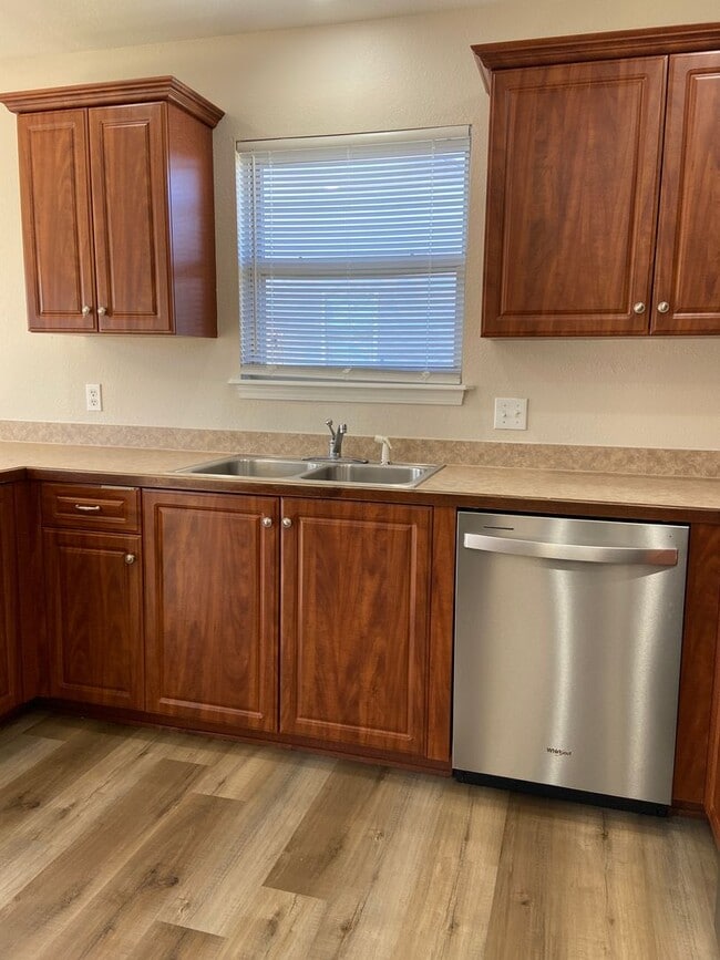 Building Photo - Single-Family Home in Evergreen Ridge, Hollister