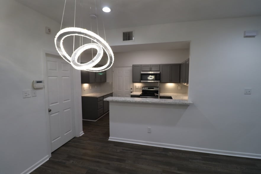 Building Photo - 6950 Paris St