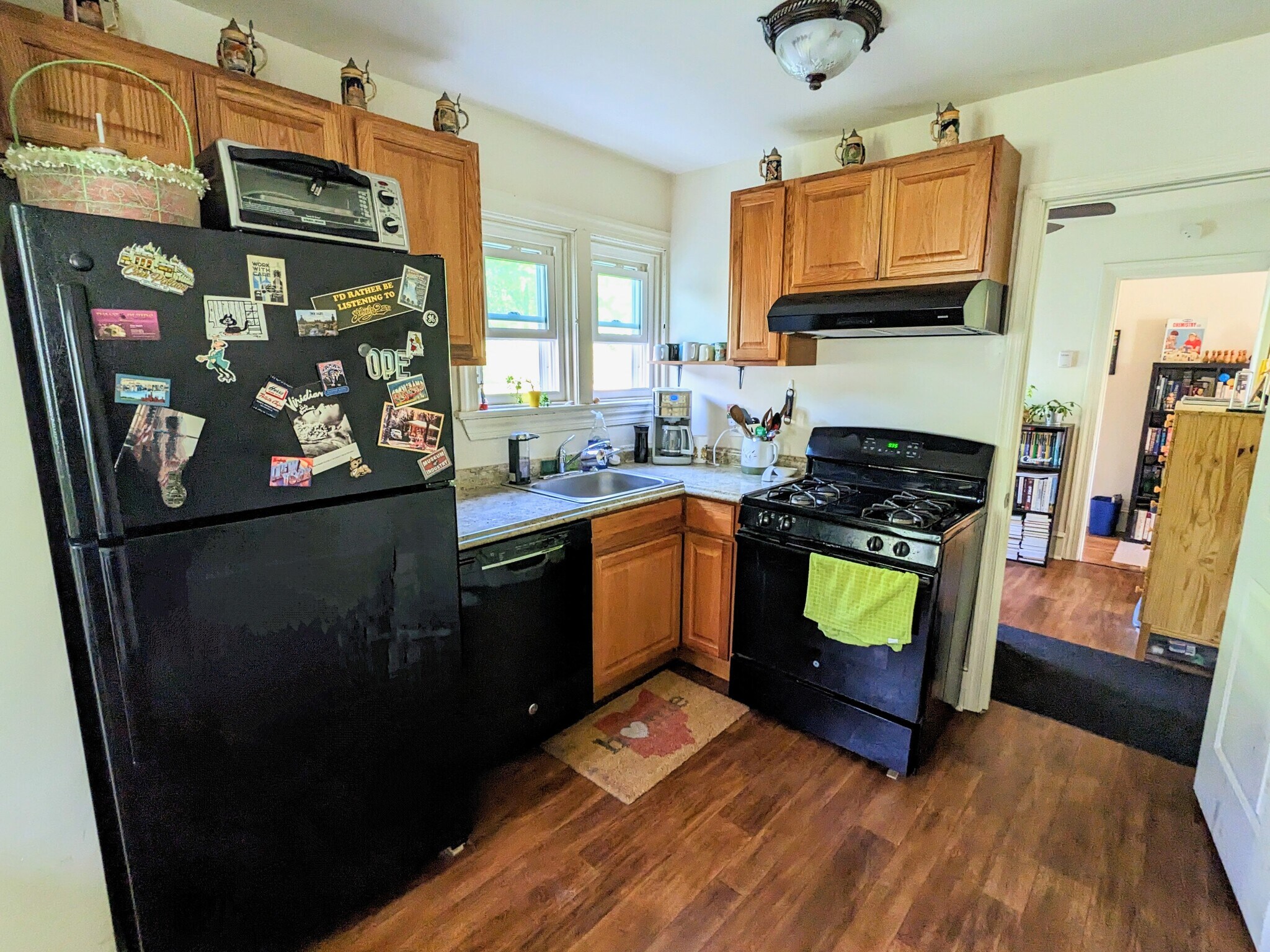 Building Photo - 920 E Railroad Ave