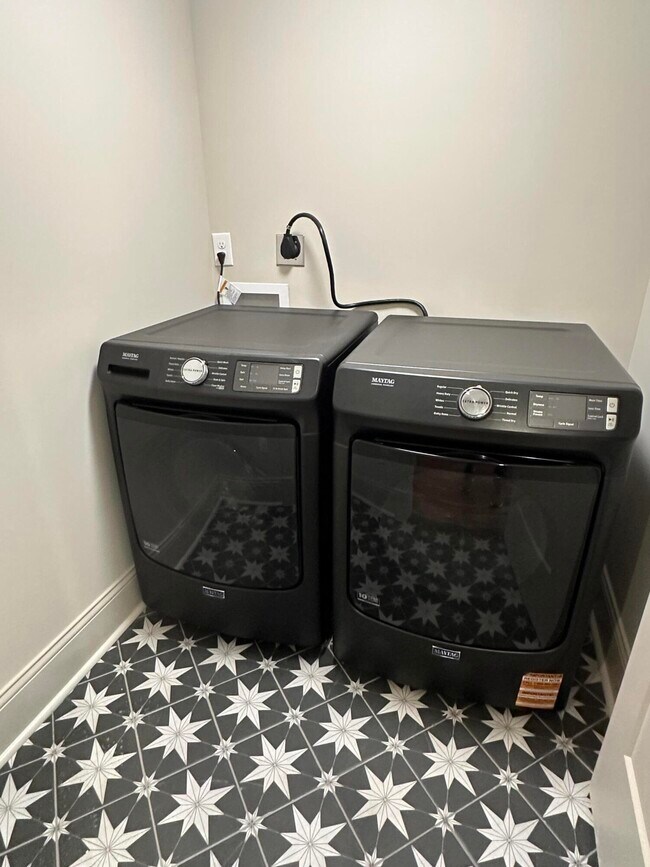 Building Photo - 307 W Main St