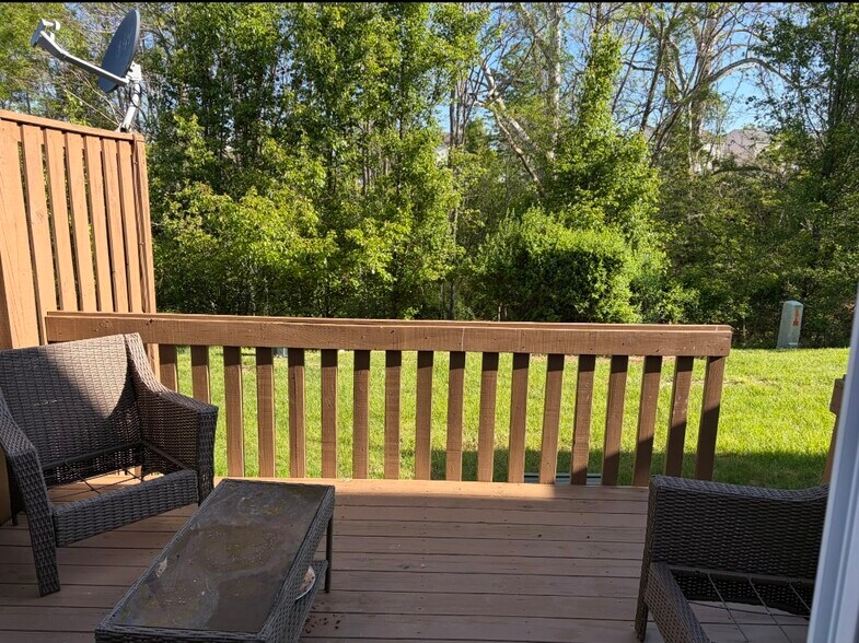 Building Photo - 465 Oaktree Blvd